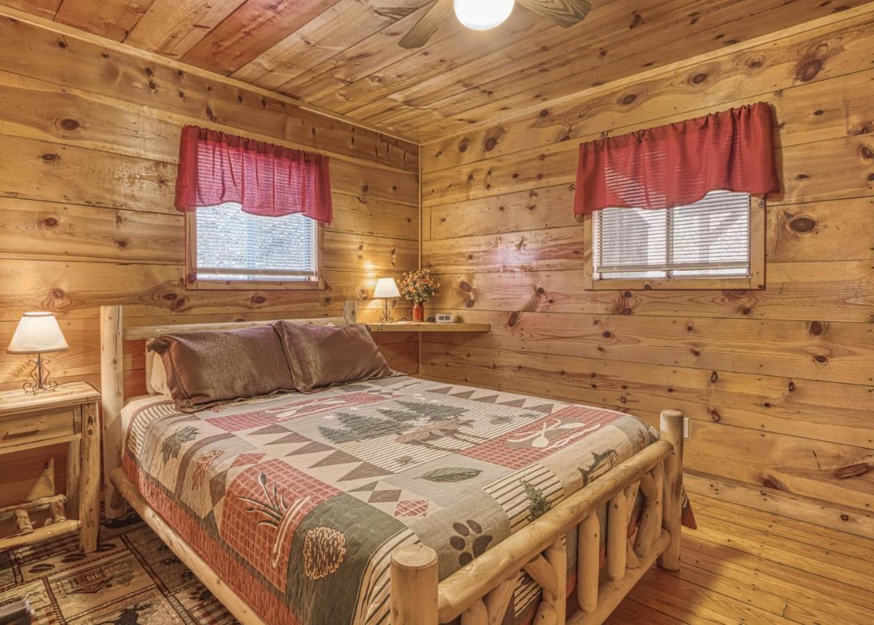 Bear Den, Hot Tub, 1089 Of Free Attraction Tickets For Each Paid Day, Dollywood And More! 塞维尔维尔 外观 照片